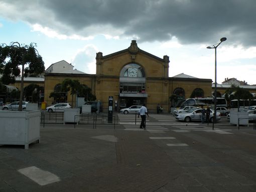  façade principale de la gare ferroviaire